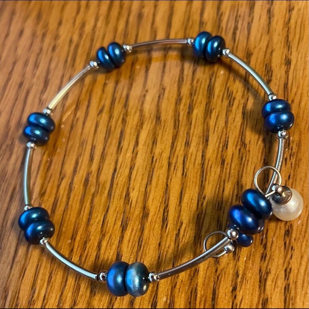 Vantel Pearls wrap bracelet